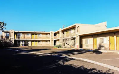 Tropic Lodge