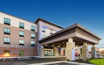 Holiday Inn Express & Suites Atchison by IHG