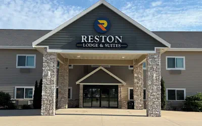 Reston Lodge & Suites