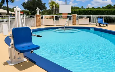 Spinnaker Inn of Naples