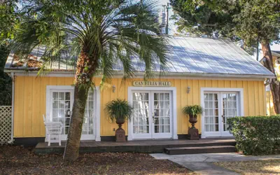 Coombs Inn & Suites