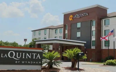 La Quinta Inn & Suites by Wyndham Auburn - University Area