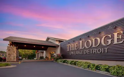 Best Western Premier The Lodge on Lake Detroit