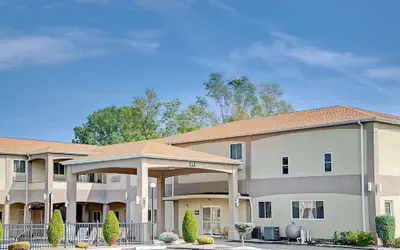 Days Inn & Suites by Wyndham Niagara Falls/Buffalo