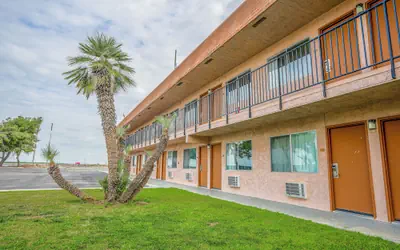 Economy Inn Buttonwillow Bakersfield I-5