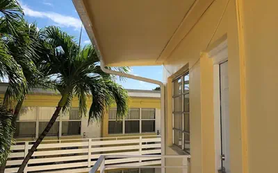 Beach Place Hotel