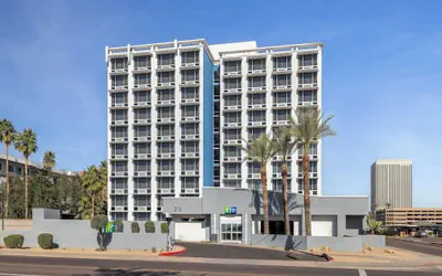 Holiday Inn Express & Suites Phoenix Midtown by IHG