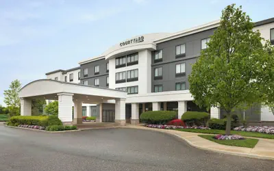 Courtyard by Marriott Republic Aprt Long Island/Farmingdale
