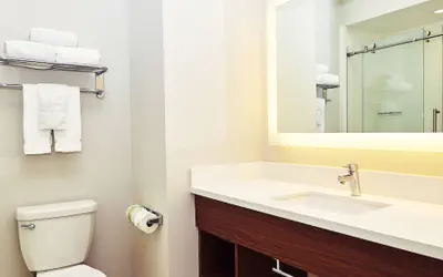 Holiday Inn Express & Suites Corona by IHG