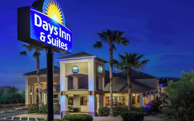 Days Inn & Suites by Wyndham Huntsville