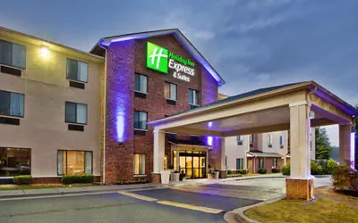 Holiday Inn Express & Suites Buford NE - Lake Lanier by IHG