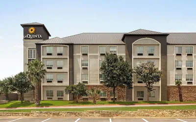 La Quinta Inn & Suites by Wyndham San Antonio N Stone Oak