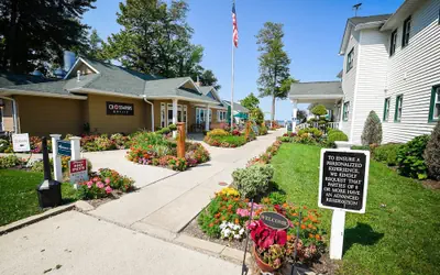 The Lakehouse Inn