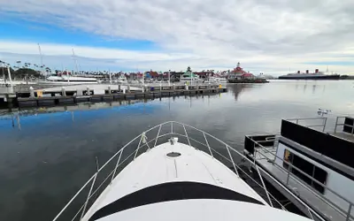 Dockside Boat & Bed Long Beach