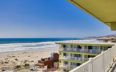 Surfer Beach Hotel