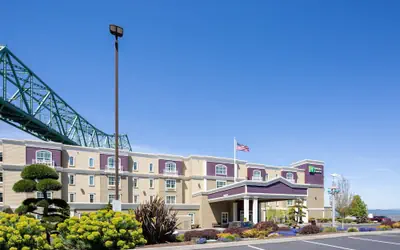Holiday Inn Express & Suites Astoria by IHG