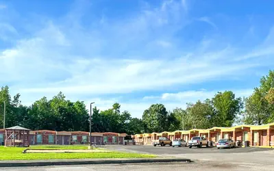 OYO Hickory House Inn