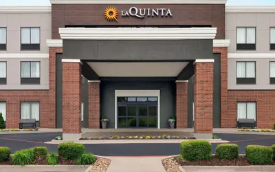 La Quinta Inn & Suites by Wyndham Springfield Airport/Rte 66