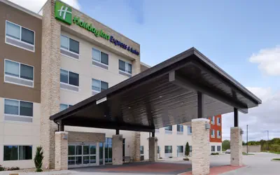 Holiday Inn Express & Suites Kansas City - Lee's Summit by IHG