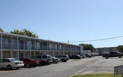LoneStar Inn & Suites