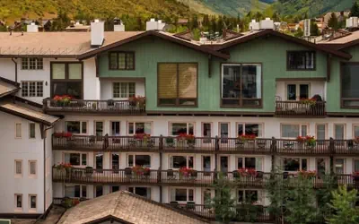 Relaxing 1 Bedroom Condo with Premium Amenities by RedAwning