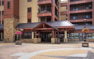 Winter Ski-in/out Studio Sleeps 4, Steps To Historic Main St Studio Bedroom Condo by RedAwning