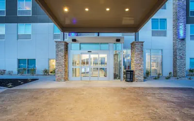 Holiday Inn Express & Suites Lexington W - Versailles by IHG