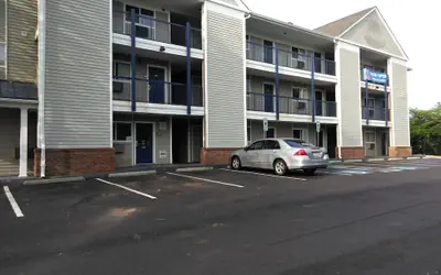 Studio 6 Extended Stay - Greensboro, NC - I-40