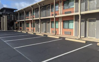 12 Oaks Hotel