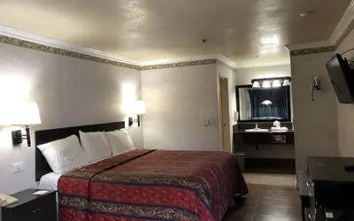 Travelers Inn