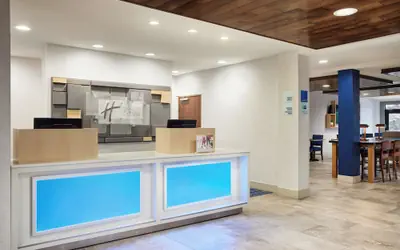 Holiday Inn Express & Suites Salem by IHG