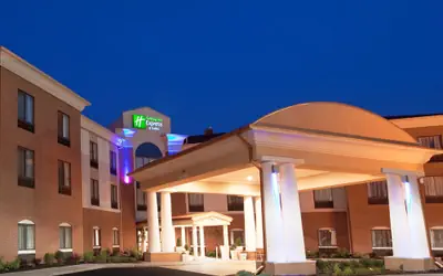 Holiday Inn Express & Suites Akron Regional Airport Area by IHG