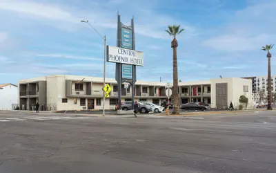 Central Phoenix Hotel