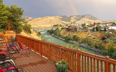 Yellowstone Riverside Cottages