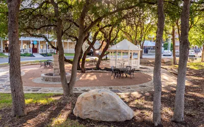 Gruene River Hotel & Retreat