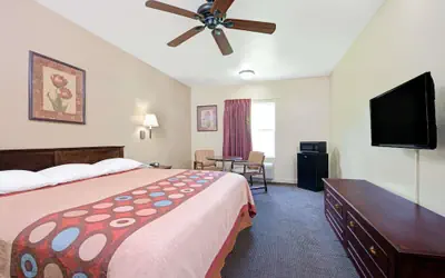 Super 8 by Wyndham St. Louis Airport