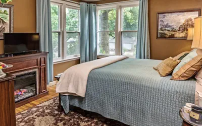 Silver Heart Inn & Cottages