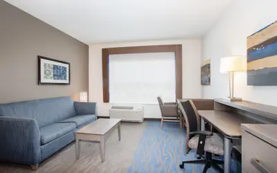 Holiday Inn Express & Suites Great Bend by IHG