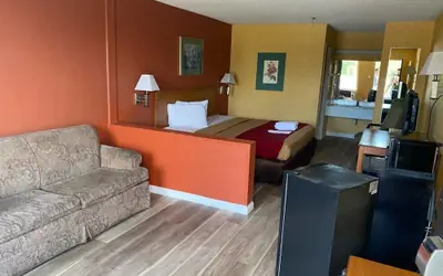 Orangeburg Inn & Suites