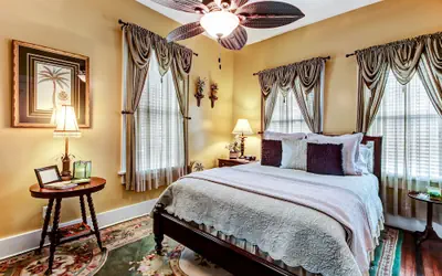 Green Palm Inn