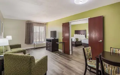 Quality Inn & Suites Quincy - Downtown