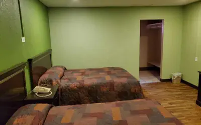 Trailway Motel