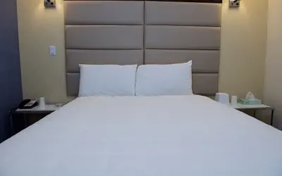 7 Days Hotel
