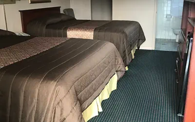 Redwood Inn