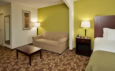 Holiday Inn Express Hotel & Suites Kansas City Sports Complex by IHG