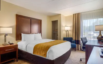 Spark by Hilton Atlanta Airport South College Park