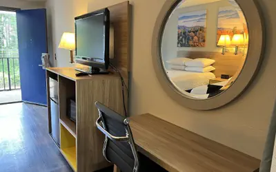 Days Inn by Wyndham College Park Airport Best Road