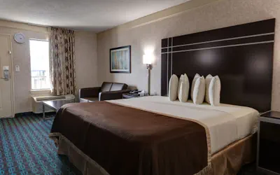 Deluxe Inn Fayetteville - I-95 Exit 49