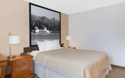 Super 8 by Wyndham Clear Lake