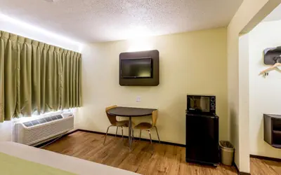 Motel 6-Troy, IL